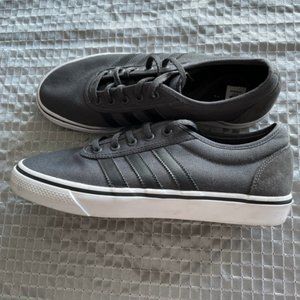 ADIDAS men NEW canvas low top sneakers size 9